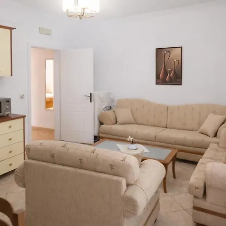 Melina's Close To The