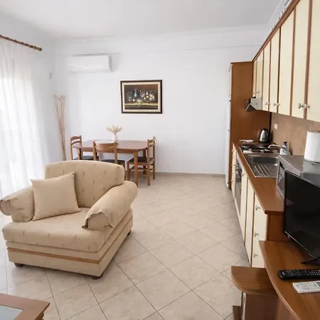 Melina's Close To The