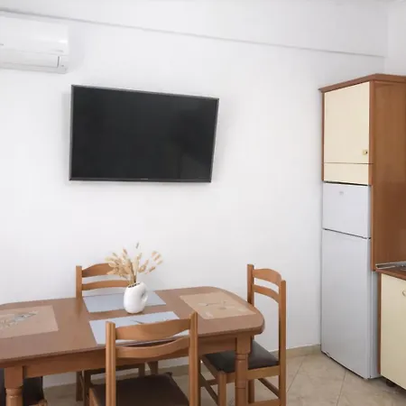 Melina's Close To The * Durrës