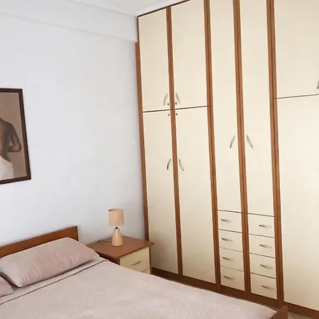 Melina's Close To The 公寓