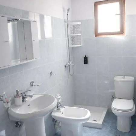 Melina's Close To The Durrës