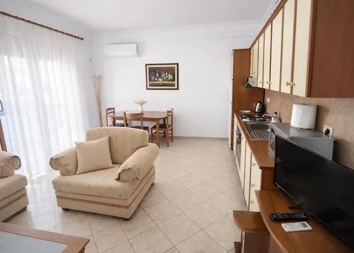 Melina's Close To The