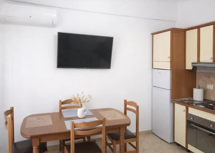 Melina's Close To The * Durrës