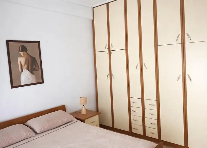 Melina's Close To The 公寓